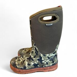 BOGS Kids Classic High Insulated Waterproof boots. Camo classic. Size 3